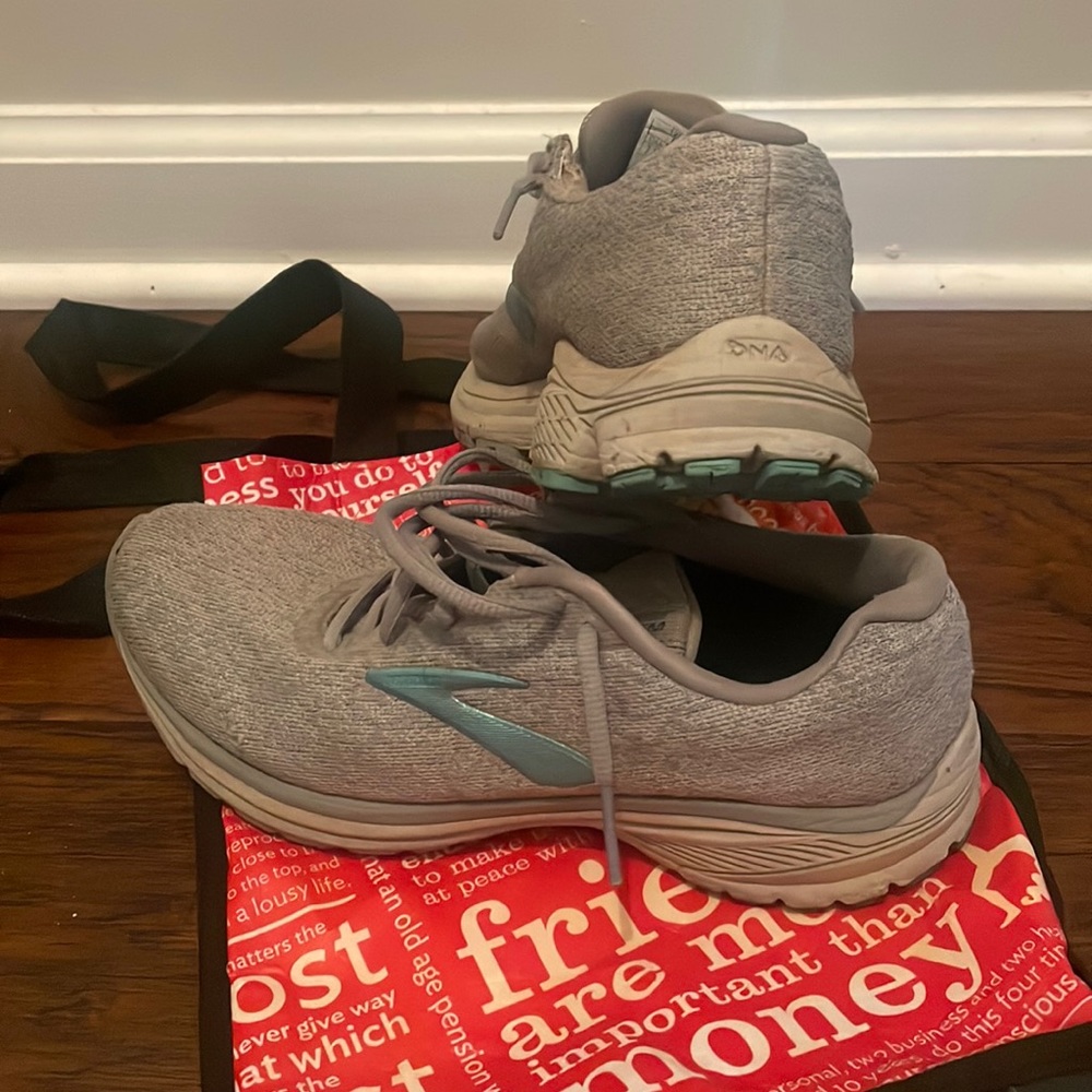 Women’s Brooks Anthem 2 running sneakers